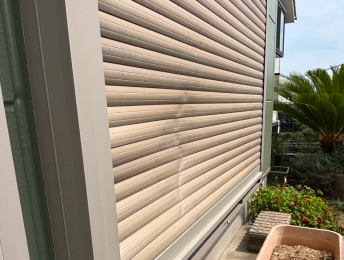 窓シャッターの写真