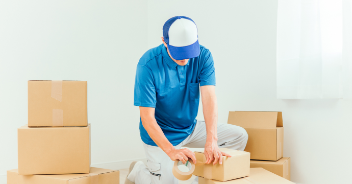 作業をしているスタッフの写真